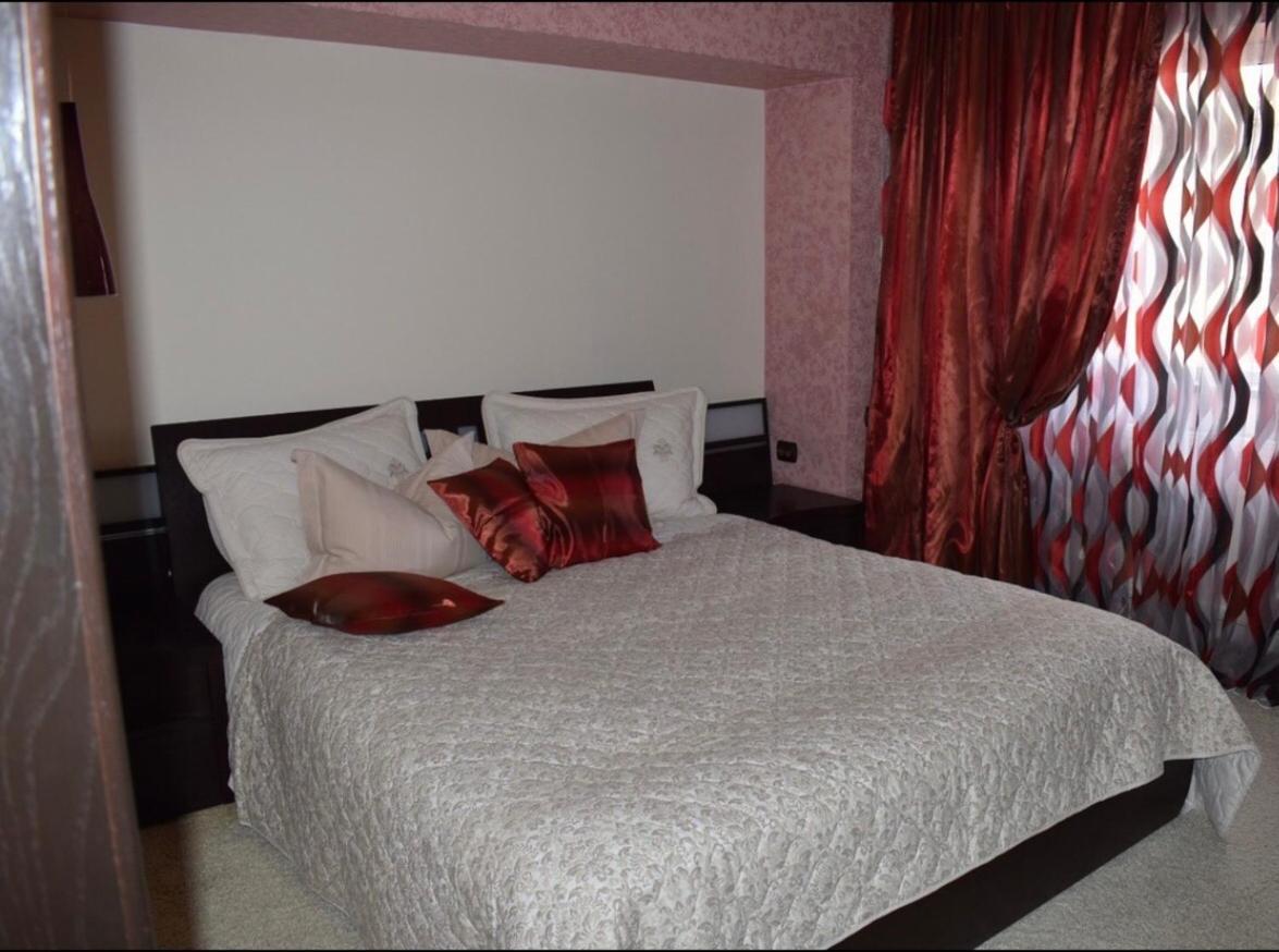 Central Apartment 4 Rooms Braşov Exteriör bild